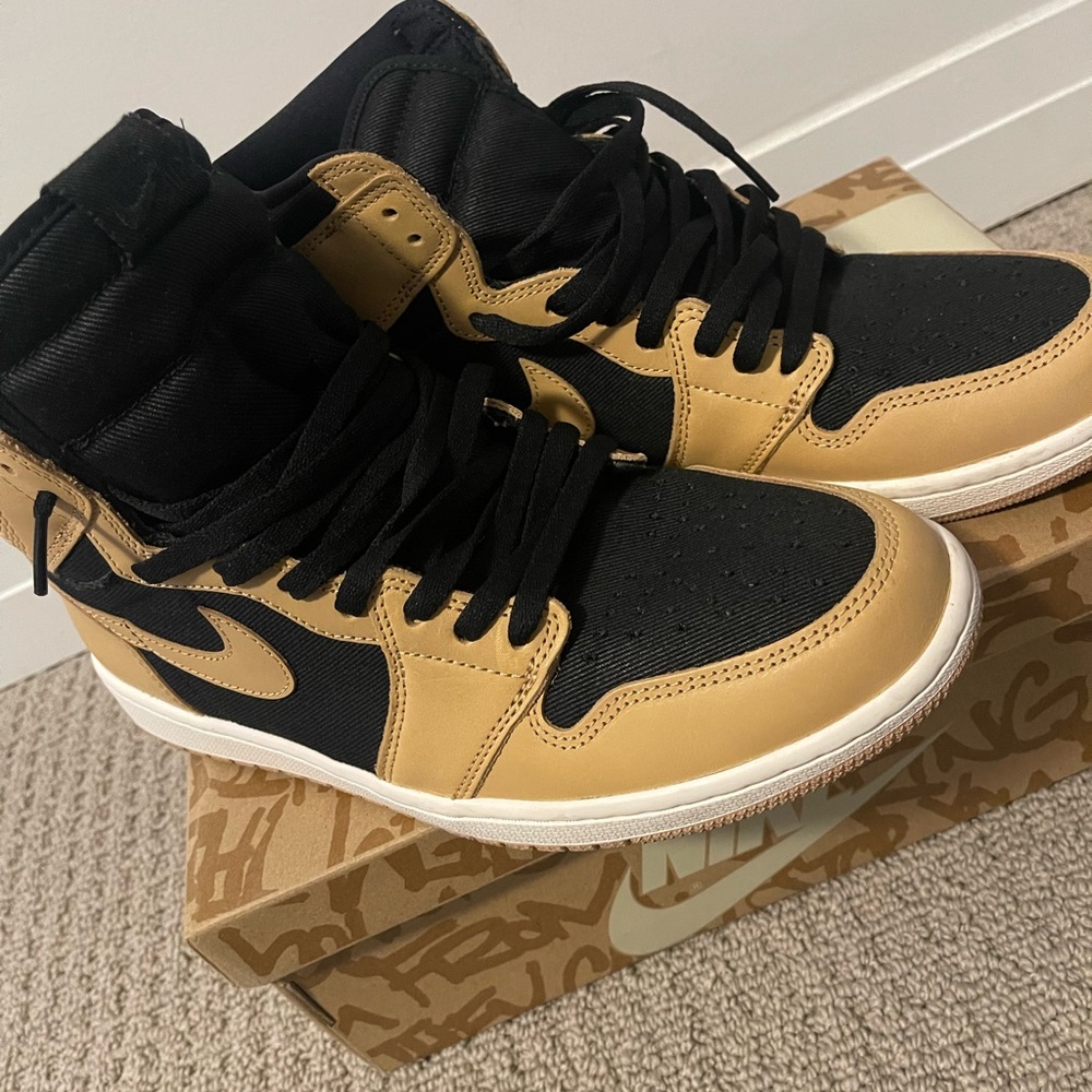 Nike Air Jordan 1 High OG Heirloom – Size 11